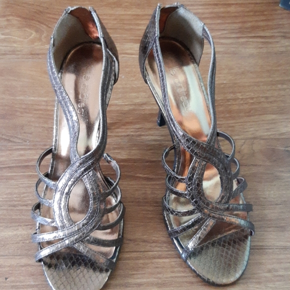 New shoes - Picture 2 of 4